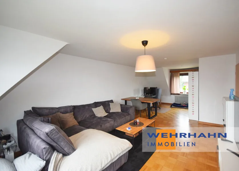 Titelbild - Wohnung mieten in Elmenhorst - Geräumige 3-Zimmer-Wohnung in einem 2-Parteien-Haus mit Garage und Außenstellplatz