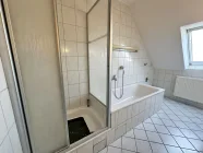 Badezimmer DG Bild 1