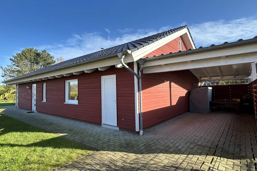 Auffahrt u. Garage