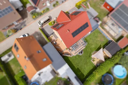 Luftaufnahme - Haus kaufen in Neu Wulmstorf - VERKAUFT !! - Neuwertiges Friesengiebel-Einfamilienhaus mit Carport im Apfelgarten in Neu Wulmstorf