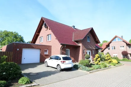 Bild - Haus kaufen in Cloppenburg - Familiengerechtes, topgepflegtes Wohnhaus mit Garagenanbau und überdachter Terrasse