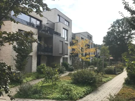 Bild - Wohnung mieten in Cloppenburg -  Attrakt. Erdg.whg. mit Terrasse in eleganter Wohnanlage z.B. Ideal f. 1-2 Personen !!