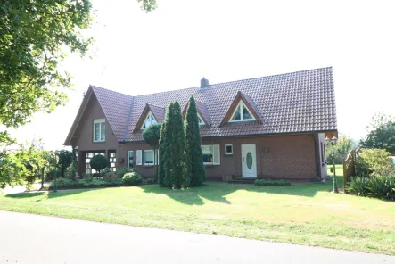 Bild - Haus kaufen in Beverbruch - Im Außenbereich gelegenes Wohnhaus mit Carport und Garage sowie großem Garten