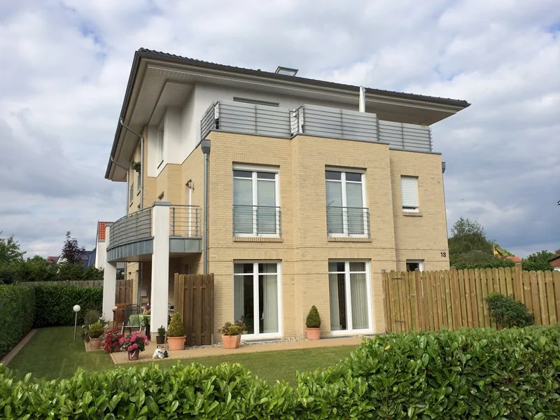 Bild - Wohnung mieten in Cloppenburg - Exkl. Citypenthouse m. herrl. Balkonterrasse, Luxus-Einbauküche u. Carp., z.B. Ideal f. 1-2 Personen !! 