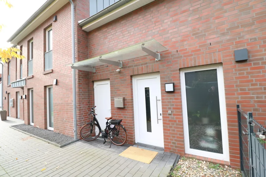 Bild - Haus kaufen in Cloppenburg - Topmodernes, neuwertiges Reihenendwohneigentum mit Pkw-Stellplatz in zentrumsnaher Stadtlage