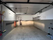 Garage mit Geräteraum