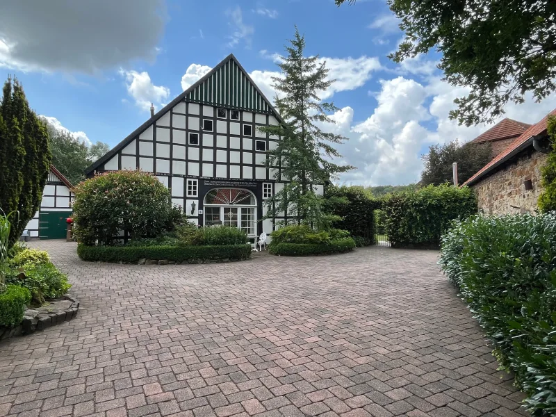 Frontansicht - Haus kaufen in Dissen am Teutoburger Wald - Besonderes Fachwerkhaus mit viel Platz