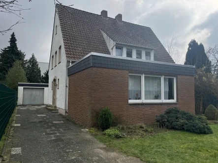 Hofeinfahrt - Haus kaufen in Dissen am Teutoburger Wald - Praktisches Zweifamilienhaus am Ortseingang von Dissen
