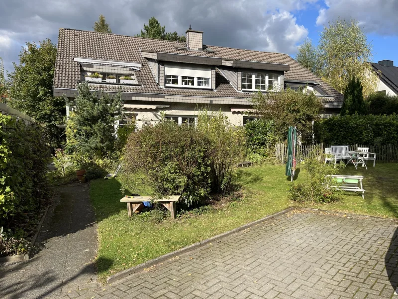 Straßenansicht - Haus kaufen in Osnabrück - Doppelhaus mit vier vermieteten Wohnungen in Osnabrück Dodesheide