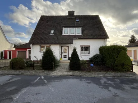 Frontansicht - Haus kaufen in Dissen am Teutoburger Wald - Vielseitiges Einfamilienhaus am Dissener Ortseingang