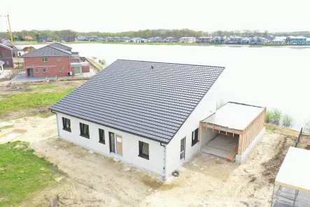 Seitenansicht rechts - Haus kaufen in Herzlake - Käufer Provisionsfrei! Ebenerdiges Traumhaus in einmaliger Seelage !