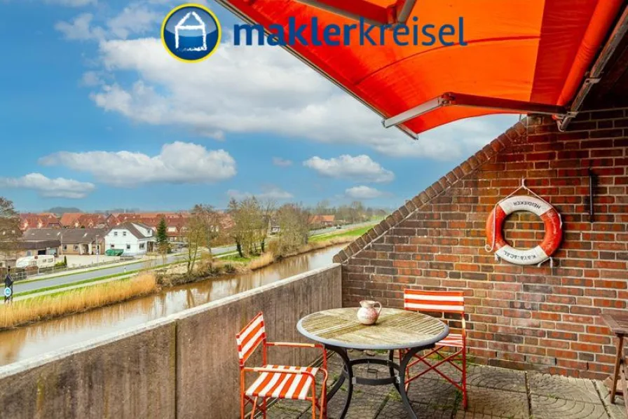 Balkon - Wohnung kaufen in Dornum OT Dornumersiel - Maritimes Flair: Dachgeschosswohnung mit exklusivem Ausblick auf das Wasser und die Inseln