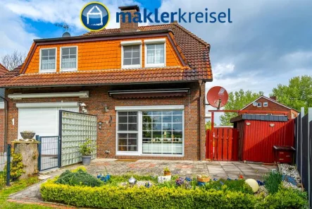 Garten / Terrasse - Haus kaufen in Wittmund OT Neufunnixsiel - Wittmund: Gepflegte Doppelhaushälfte mit Garage in Küstennähe!