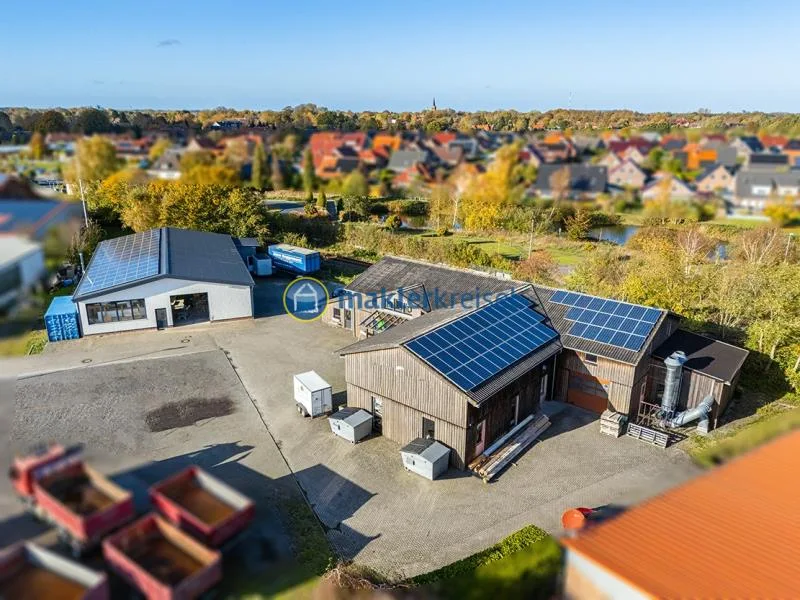 Außen - Halle/Lager/Produktion kaufen in Esens - Esens: Großes Gewerbeobjekt mit PV-Anlage und zusätzlicher Halle!