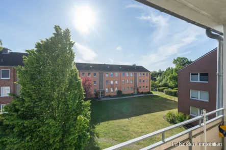Blick vom Balkon - Wohnung kaufen in Lübeck - Gut vermietete Eigentumswohnung für Kapitalanleger in der Hansestadt     Lübeck