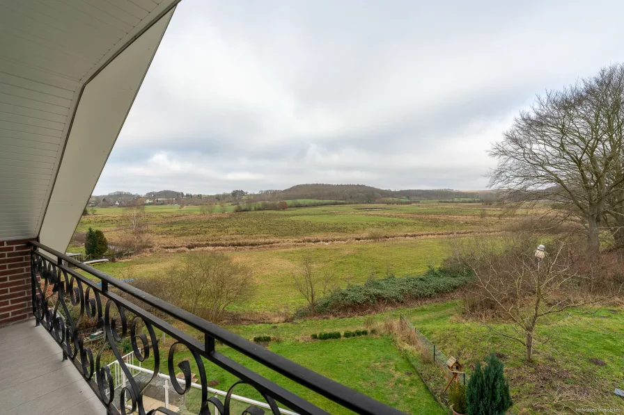 Blick vom Balkon, Dachgeschoss