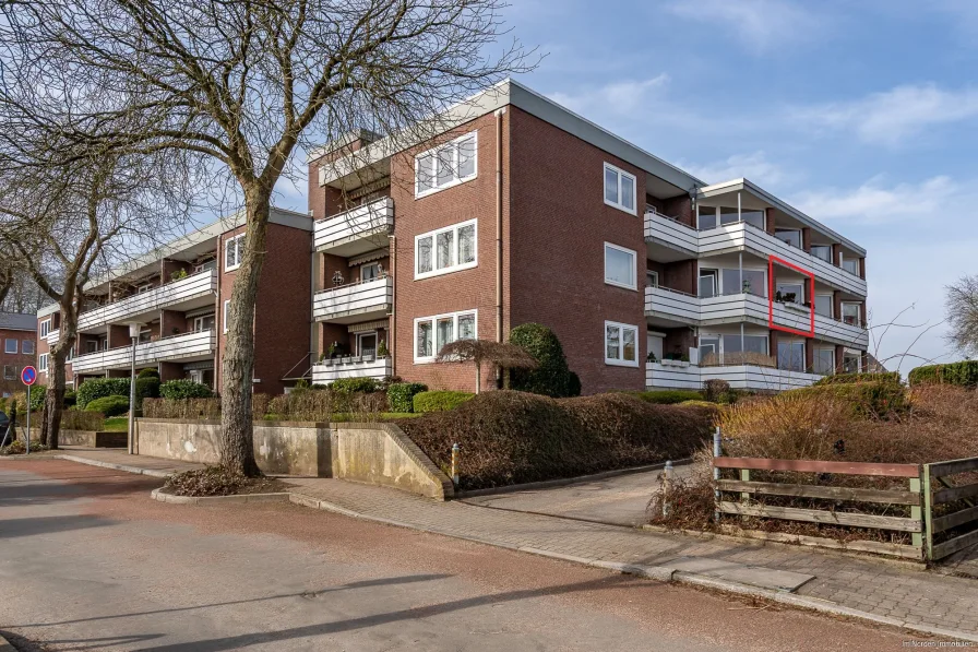 Blick auf die Wohnanlage - Wohnung kaufen in Bad Malente - Zentral gelegene Eigentumswohnung mit Loggia in Bad Malente-Gremsmühlen