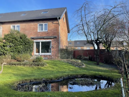 Garten und Terrasse - Haus kaufen in Flensburg - REH mit großem SW-Grdst. und 2 Garagen in ruhiger Lage