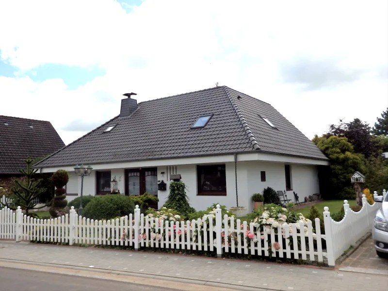 Hausansicht - Haus kaufen in Friedrichstadt - Sehr gepflegtes Einfamilienhaus in ruhiger Lage von Friedrichstadt zu verkaufen