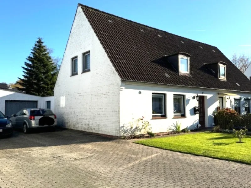 Hausansicht - Haus kaufen in Friedrichstadt - Doppelhaushälfte in Friedrichstadt zu verkaufen