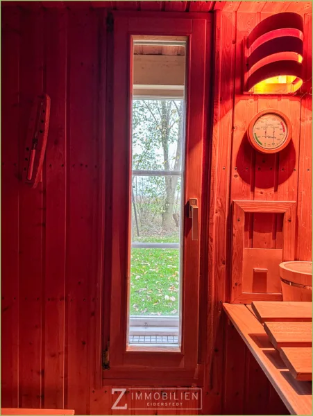 Sauna mit Blick in den Garten