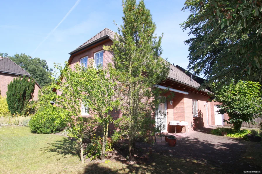 Außenansicht - Haus kaufen in Gifhorn - Ruhige Lage - schönes Grundstück - Einfamilienhaus mit Garage in Gifhorn-Süd