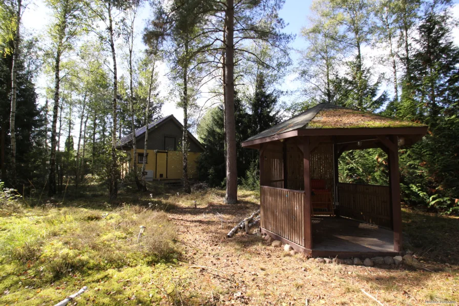 Garten mit Gartenhaus