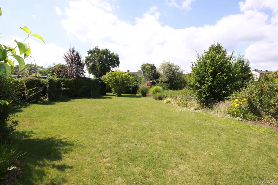 Garten - Haus kaufen in Gifhorn - Kaufpreissenkung - Ebenerdiges Reihenendhaus in Gifhorn-Süd + großer Garten + Dachgeschossausbau