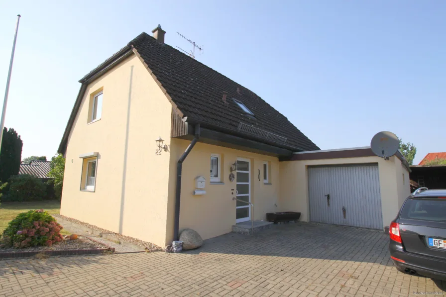 Außenansicht - Haus kaufen in Meinersen - Familienfreundlich - ruhige Wohnlage - Einfamilienhaus mit Garage in Meinersen