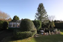 Gartenteich und Pavillon