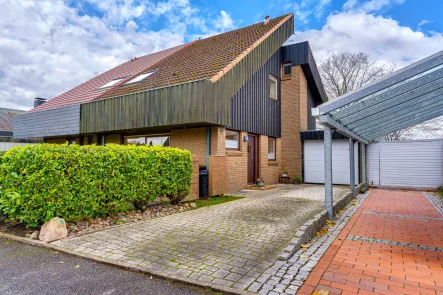 Titelbild - Haus kaufen in Glücksburg - Glücksburg:Moderner Grundriss auf 4 Ebenen.Ruhige Lage mit Blick ins Grüne!