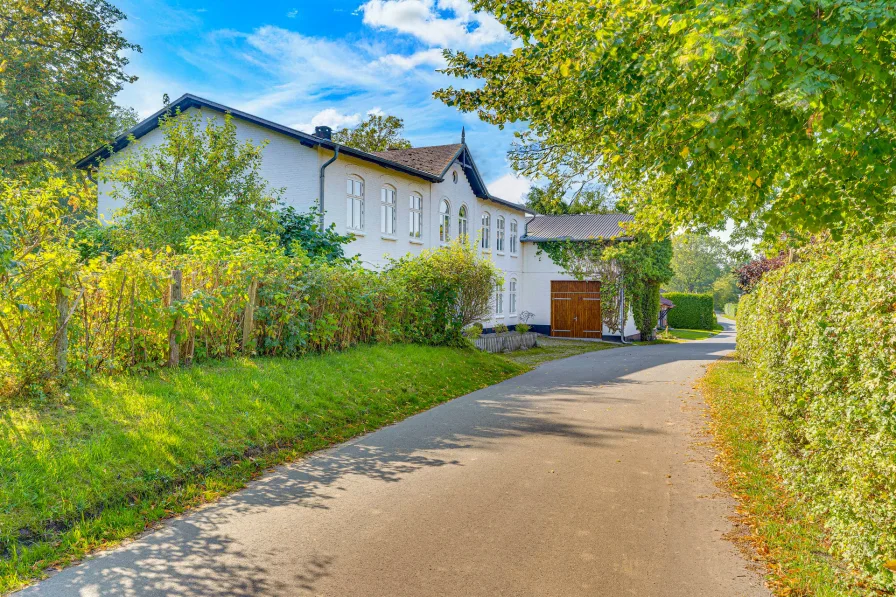 Titelbild - Haus kaufen in Niesgrau - Vielseitige Immobilie mit tollem Baugrundstück: 500 m² Wohn-/Nutzfl., 1994/2023 saniert