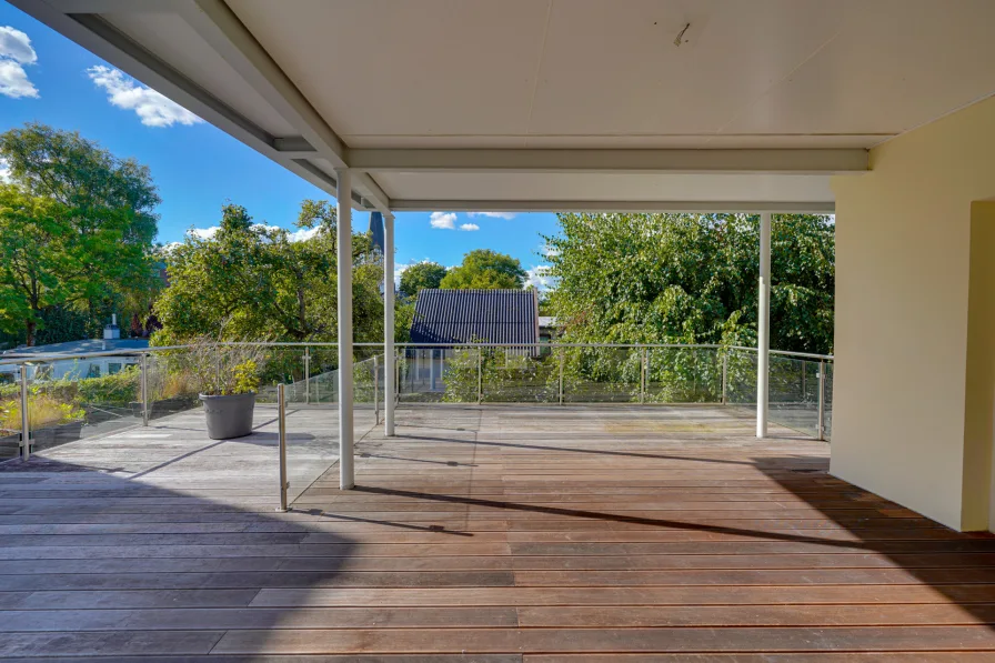 Riesengroße Dachterrasse