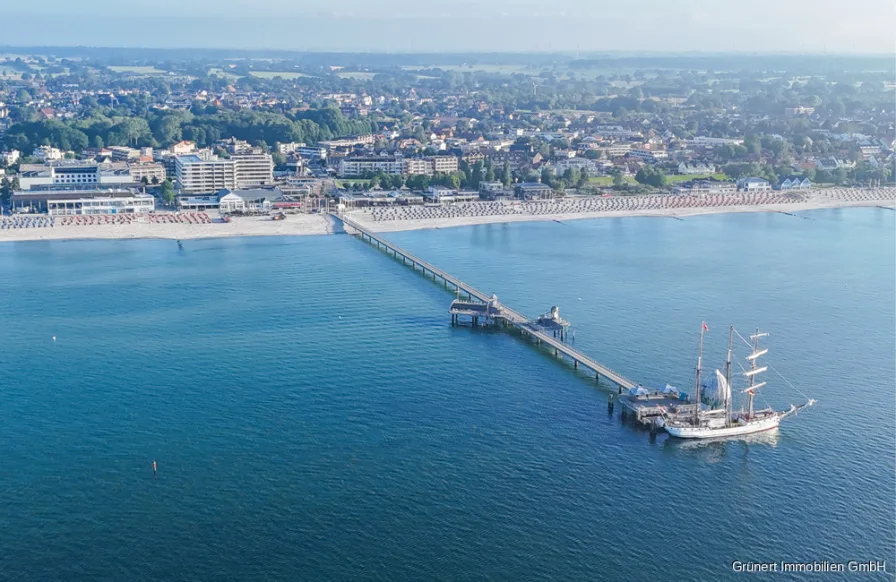 Titelbild - Wohnung kaufen in Grömitz - Ostseeblick - Eigentumswohnung mit einem weitläufigen, sonnigen Balkon und TG-Stellplatz