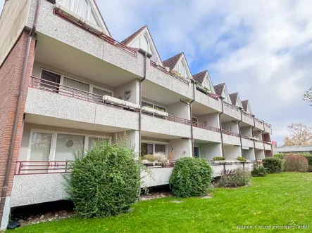 Außenansicht - Wohnung kaufen in Kellenhusen - Ca. 350 m zum Strand - 3-Zimmer-Maisonettewohnungmit Balkon und Blick ins Grüne