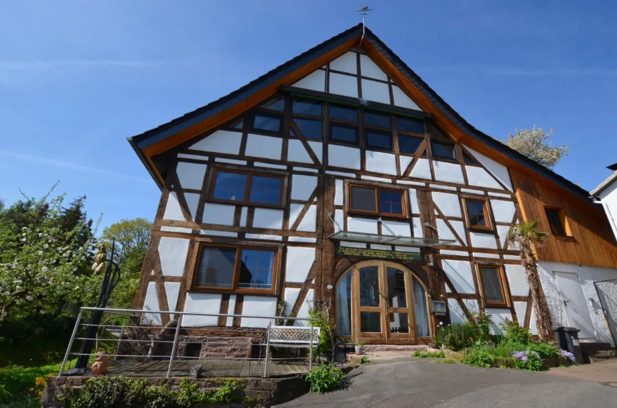 Landhaus in Golmbach mit Teich, Gartenhaus, kleinem Gästehaus