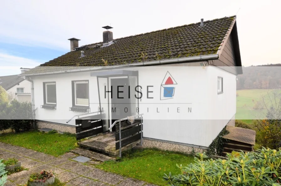 1-Familienwohnhaus mit Garage - Hellental - Solling - Haus kaufen in Heinade - 1-Familienwohnhaus - Wochenendhaus mit Garage und unverbauter Sicht in den Solling - Hellental