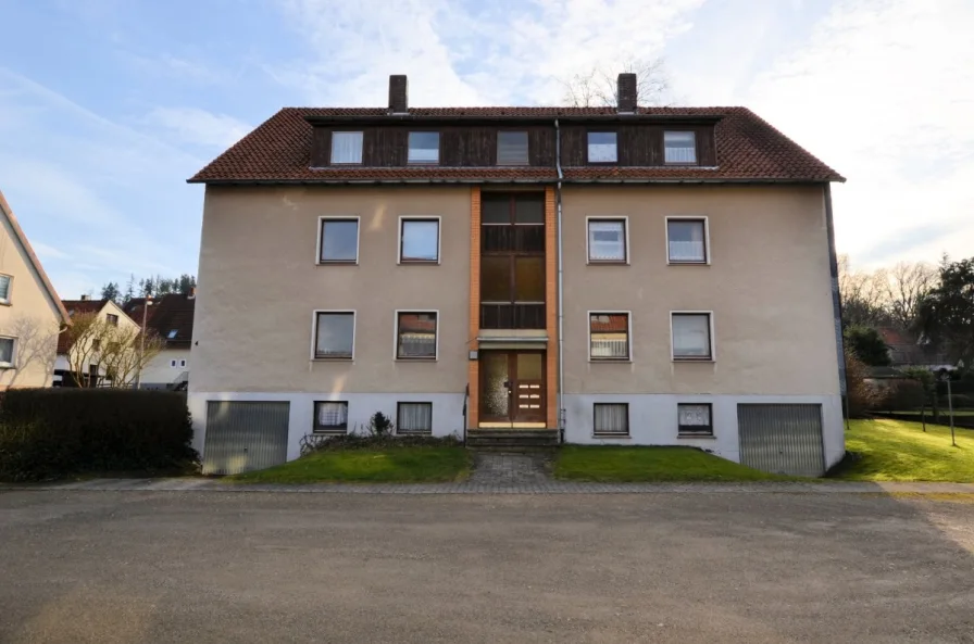 Heise Immobilien - 6-Familienwohnhaus mit Garagen - Delligsen