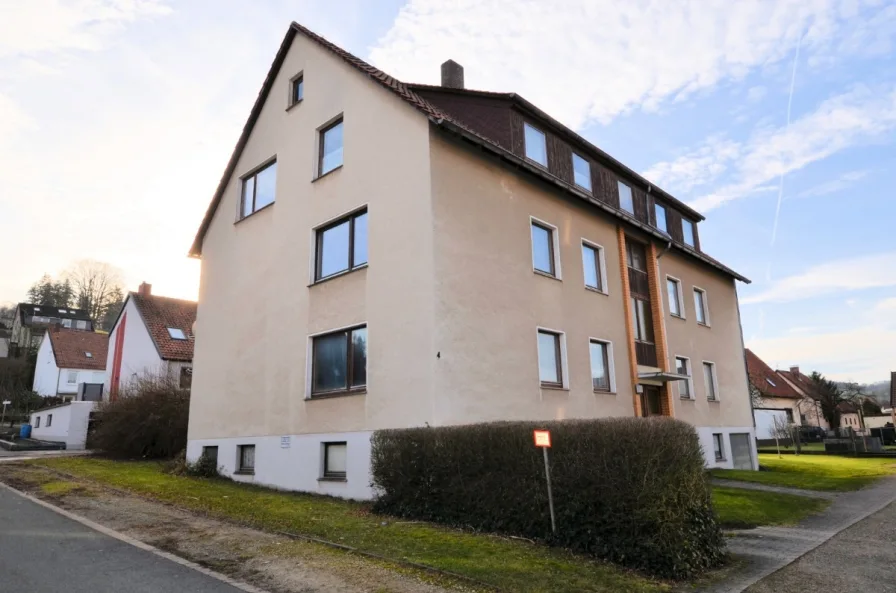 Heise Immobilien - 6-Familienwohnhaus mit Garagen - Delligsen