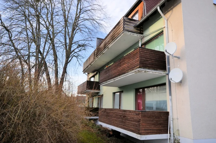 Heise Immobilien - 6-Familienwohnhaus mit Garagen - Delligsen