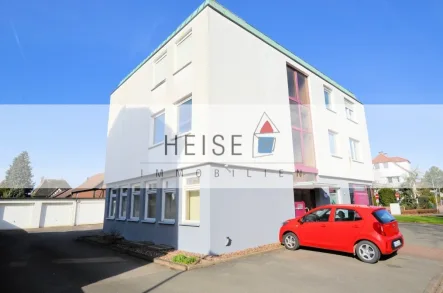 Heise Immobilien - www.immobilien-heise.de - Gewerbefläche - Verkauf - Büro/Praxis kaufen in Holzminden - Gewerbe- / Büro-, Praxisfläche mit Doppelgarage im Erdgeschoss - Holzminden