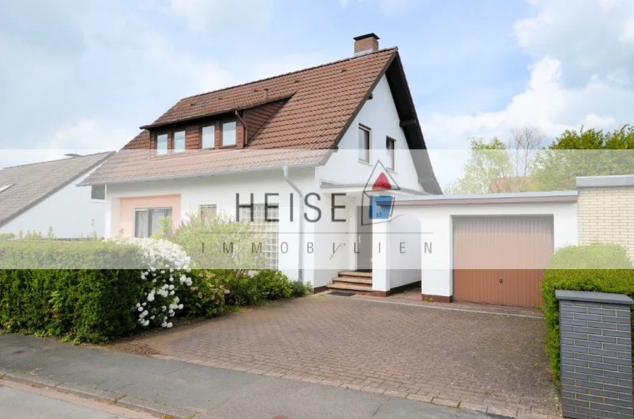 1-Familienwohnhaus mit Garage in Holzminden - Ansicht Straße - Süden - Haus kaufen in Holzminden - Gepflegtes 1-Familienwohnhaus mit Garage in bevorzugter Wohnlage von Holzminden