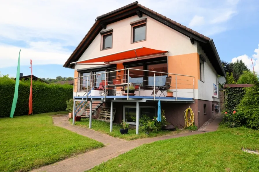 Balkon mit Fernsicht in die Weserauen ** Brevörde ** www.immobilien-heise.de