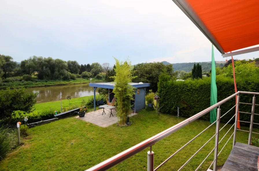 Balkon mit Fernsicht in die Weserauen ** Brevörde ** Außenküche