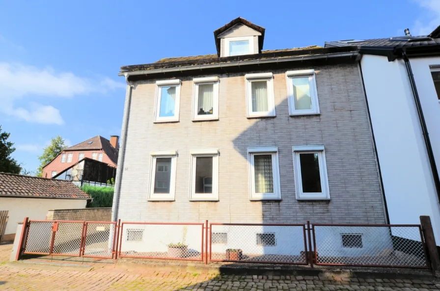 2-Familienwohnhaus mit Garage - Stadtlage - Holzminden