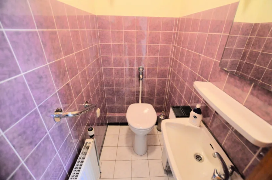 2-Familienwohnhaus mit Garage - Stadtlage - Separate Toilette Obergeschoss