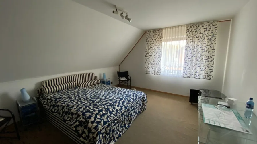 Schlafzimmer - www.immobilien-heise.de