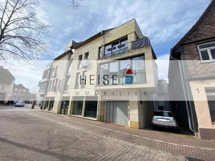 Ansicht - www.immobilien-heise.de - Wohnung mieten in Holzminden - 2-Zimmer-Dachgeschosswohnung mit Dachterrasse & PKW-Stellplatz, nähe Marktplatz