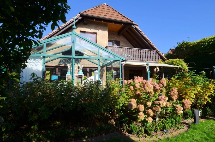 1-Familienwohnhaus mit Carport, Wintergarten und Swim-Spa