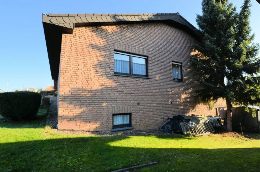 ** Heise Immobilien ** 1-Familienwohnhaus mit Garage - Holzminden